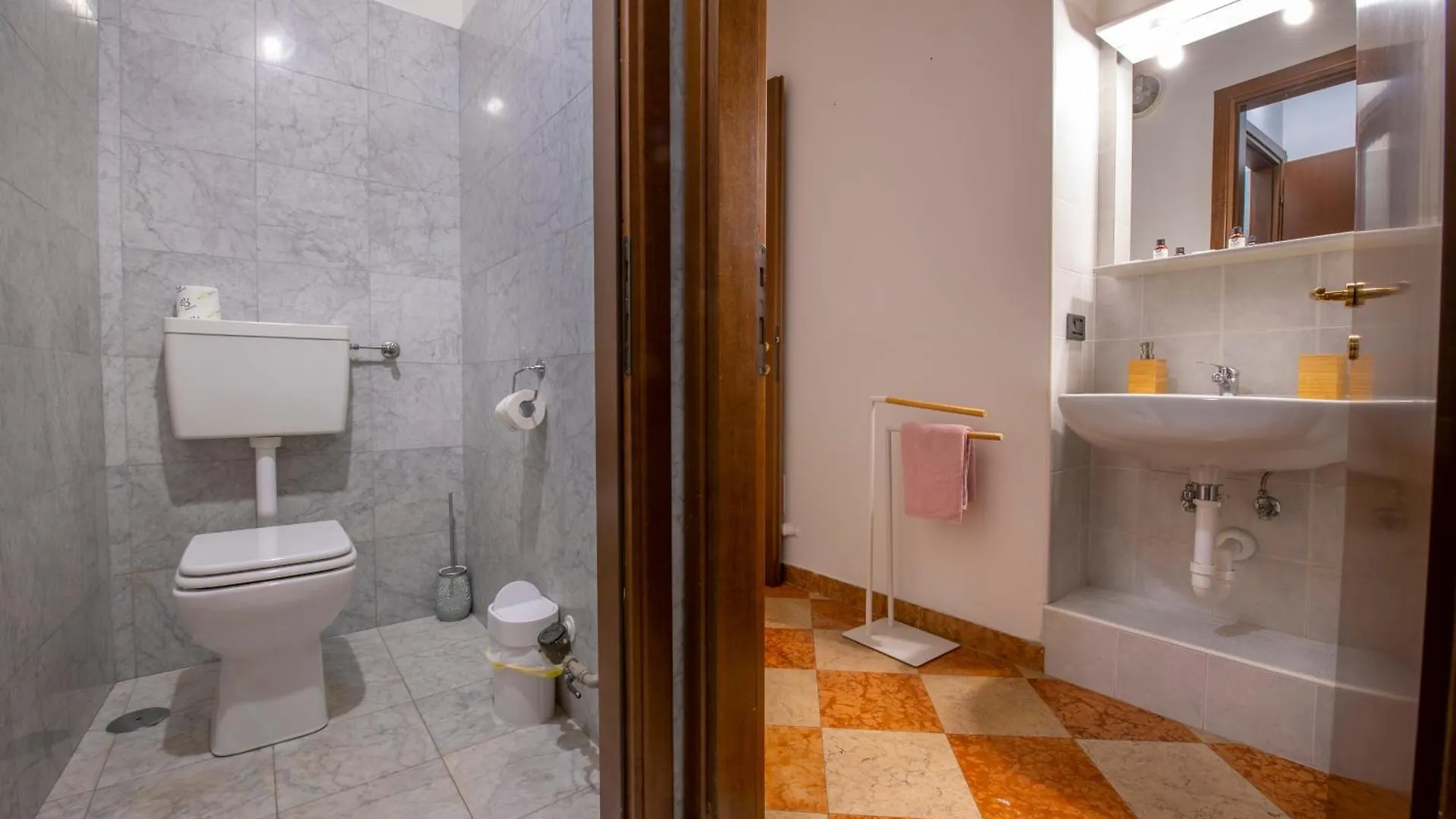 Arena Suite Mazzini Βερόνα 0*,