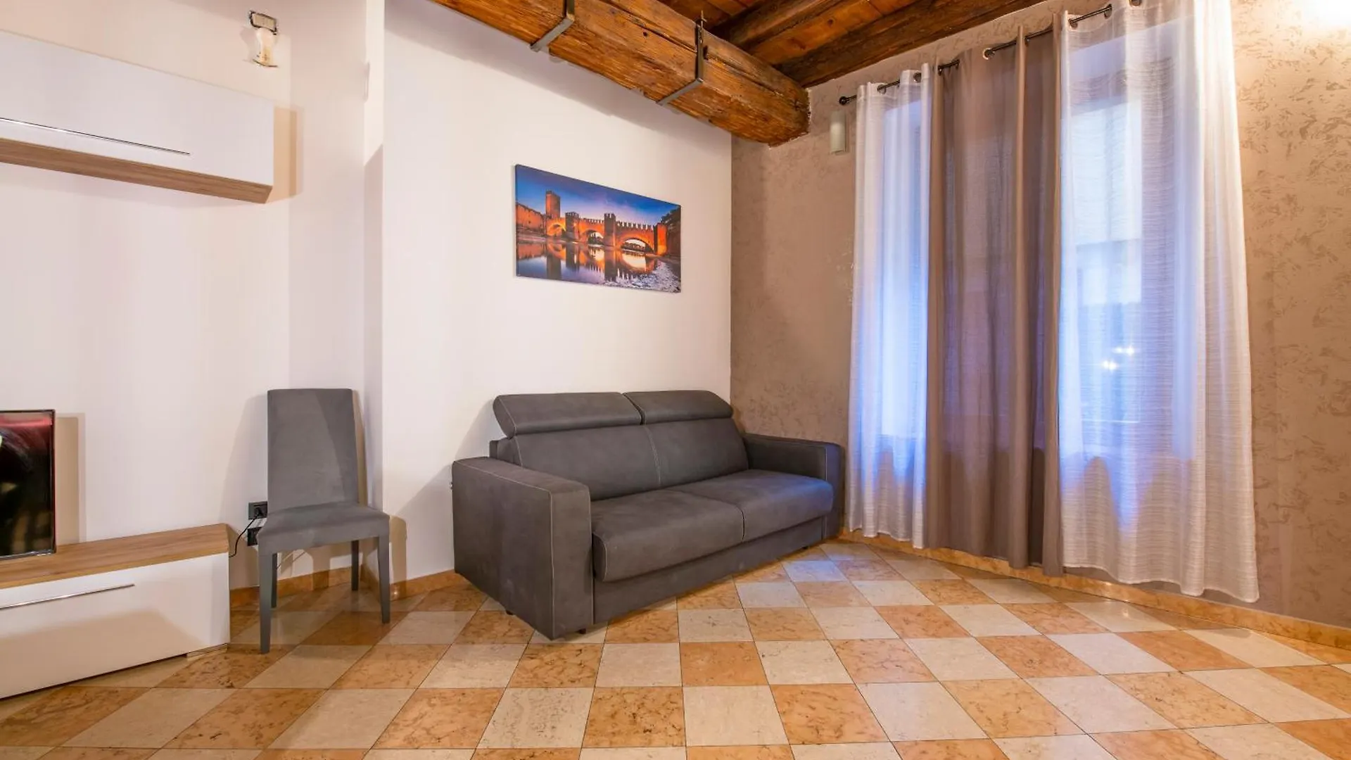 Arena Suite Mazzini Βερόνα 0*,  Ιταλία